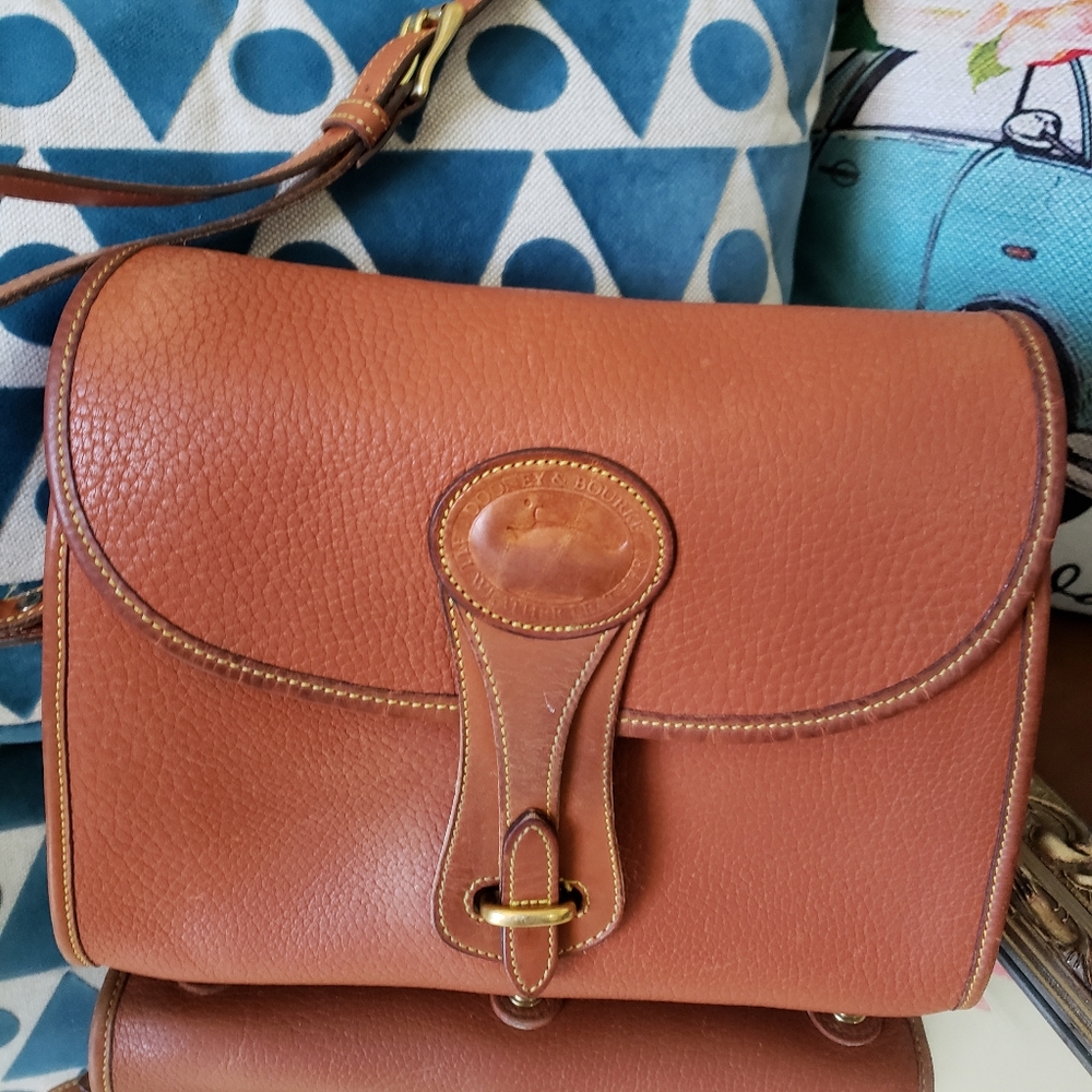 GUC VINTAGE DOONEY BOURKE CROSSBODY